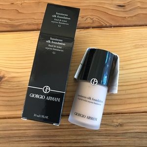 Giorgio Armani Luminous Silk Liquid Foundation